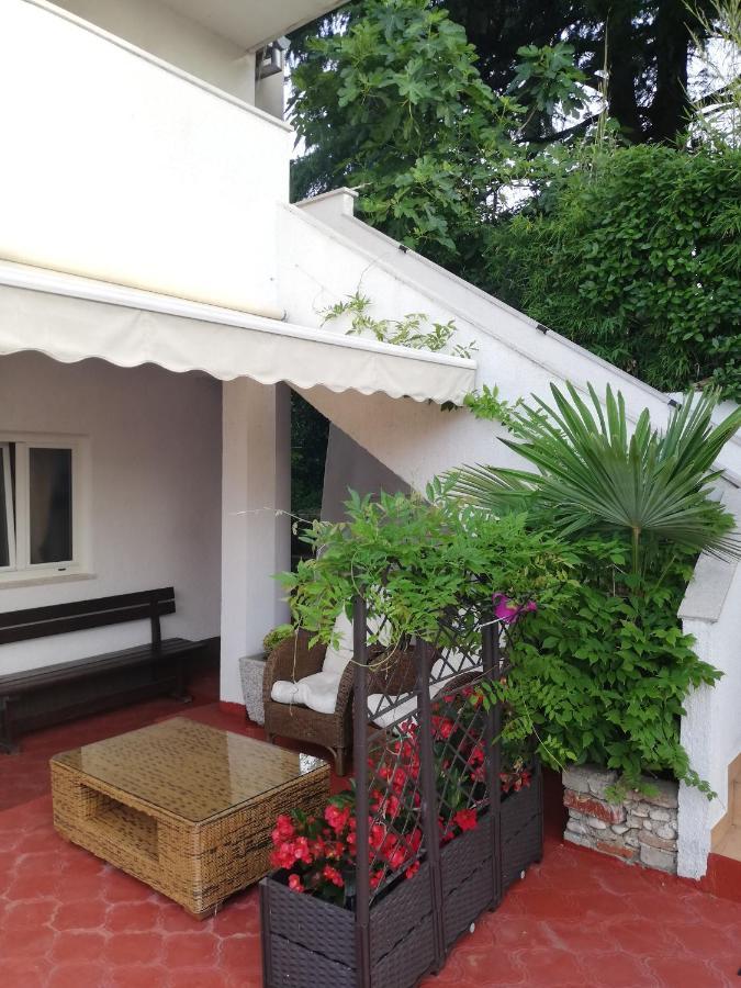 Apartments Poretti For 2,In Center Parking Free In The Yard,6 Min Beach Walk Rovigno Esterno foto