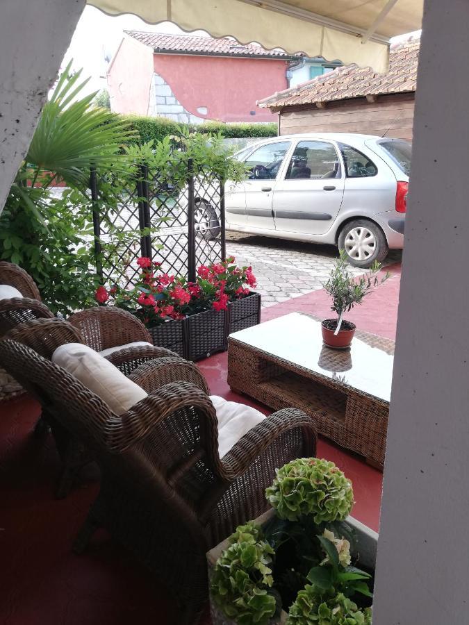 Apartments Poretti For 2,In Center Parking Free In The Yard,6 Min Beach Walk Rovigno Esterno foto