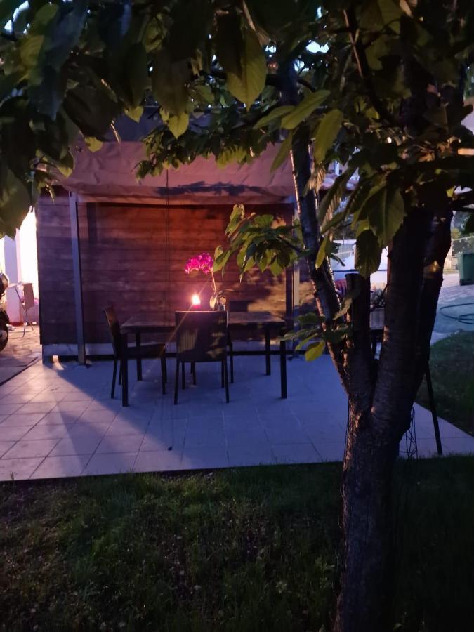 Apartments Poretti For 2,In Center Parking Free In The Yard,6 Min Beach Walk Rovigno Esterno foto