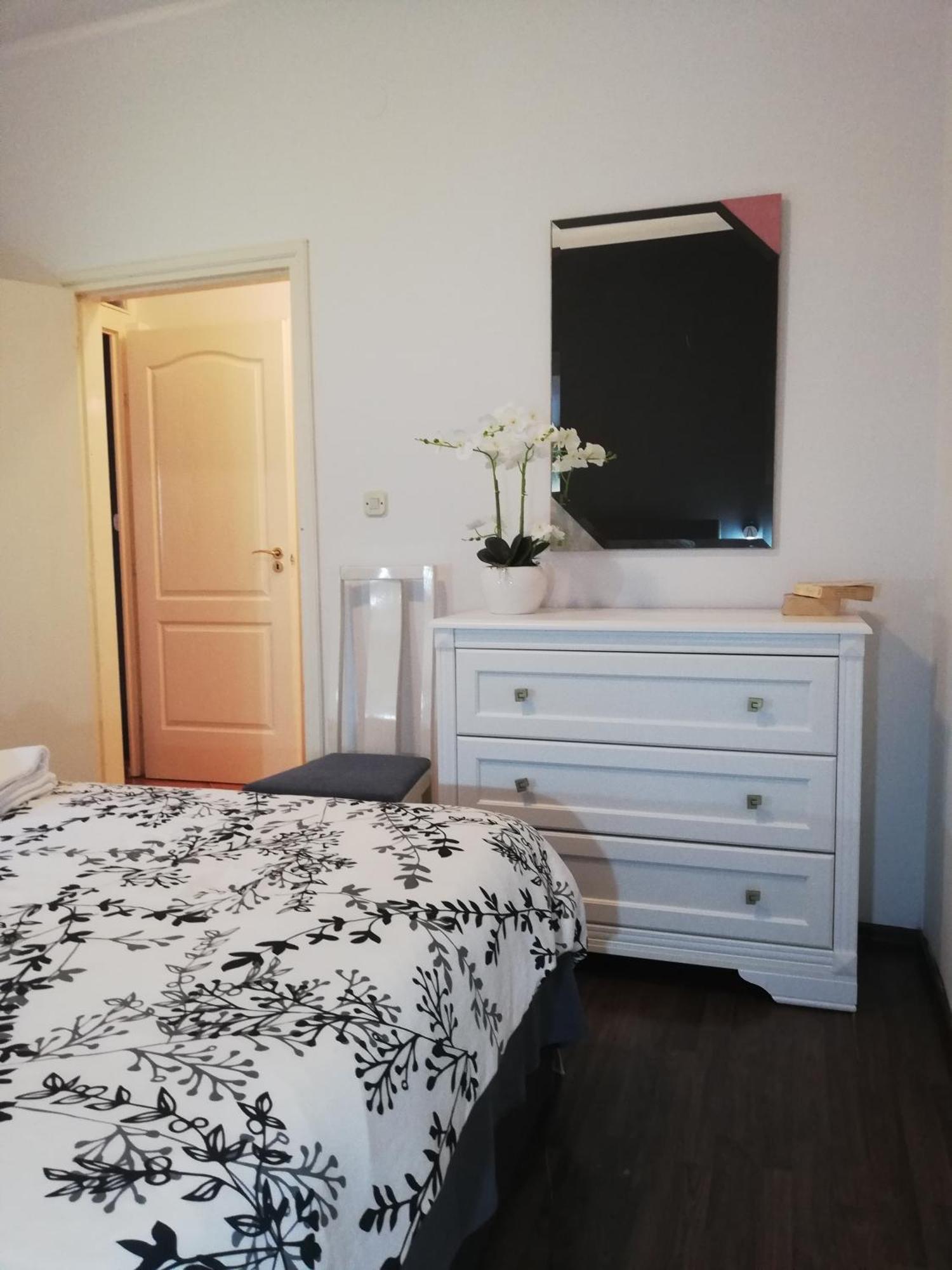 Apartments Poretti For 2,In Center Parking Free In The Yard,6 Min Beach Walk Rovigno Esterno foto