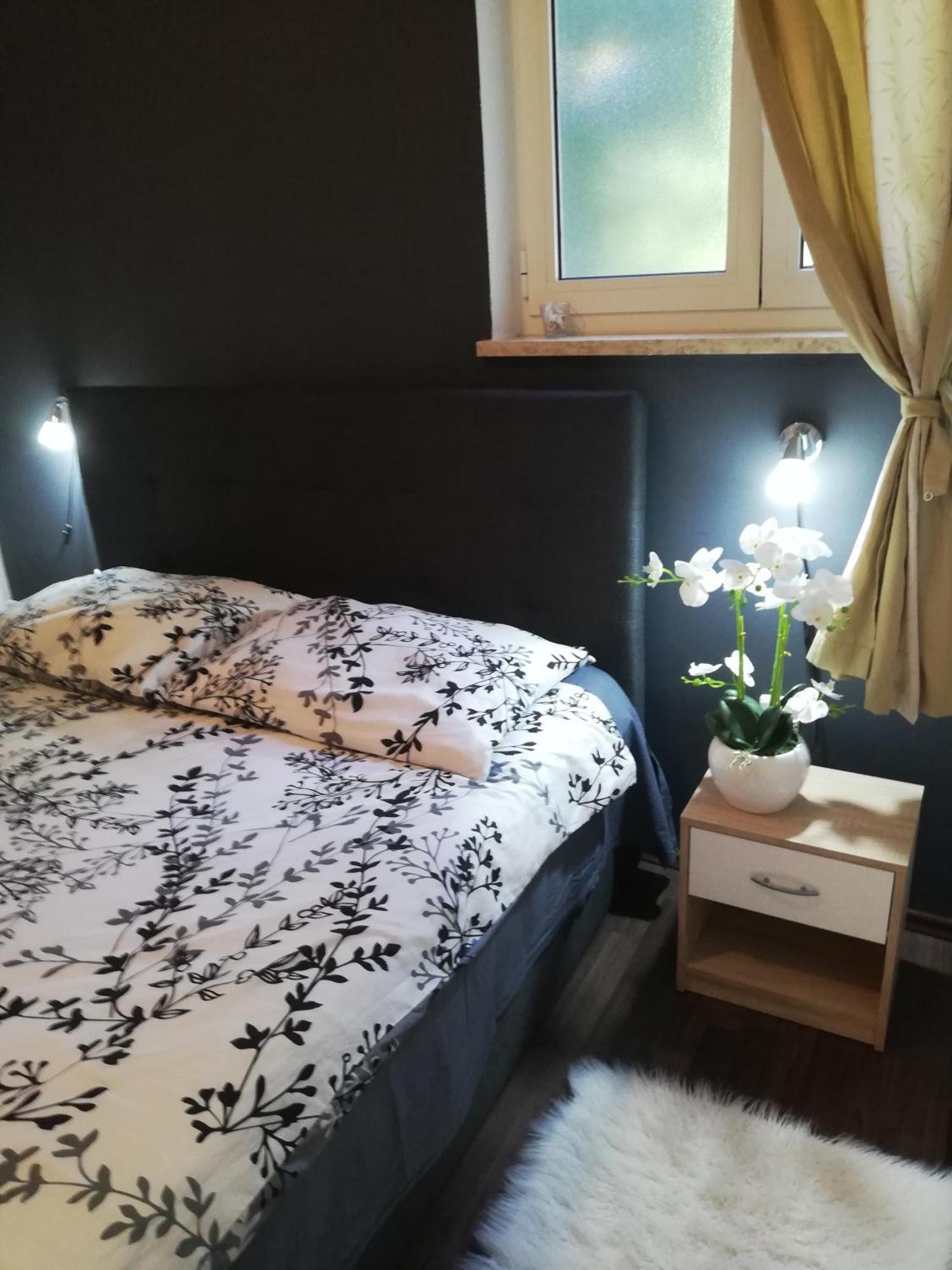 Apartments Poretti For 2,In Center Parking Free In The Yard,6 Min Beach Walk Rovigno Esterno foto