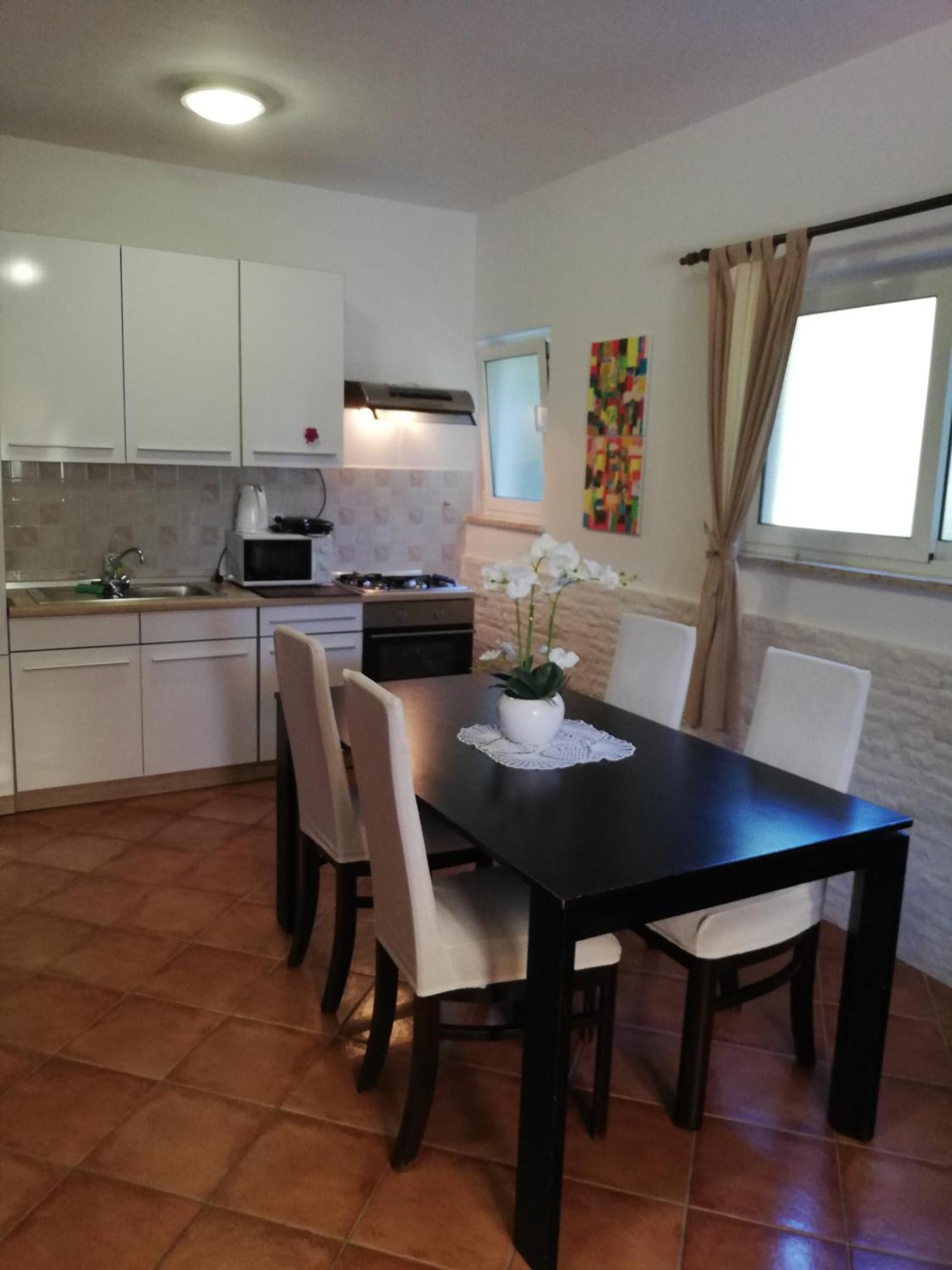 Apartments Poretti For 2,In Center Parking Free In The Yard,6 Min Beach Walk Rovigno Esterno foto