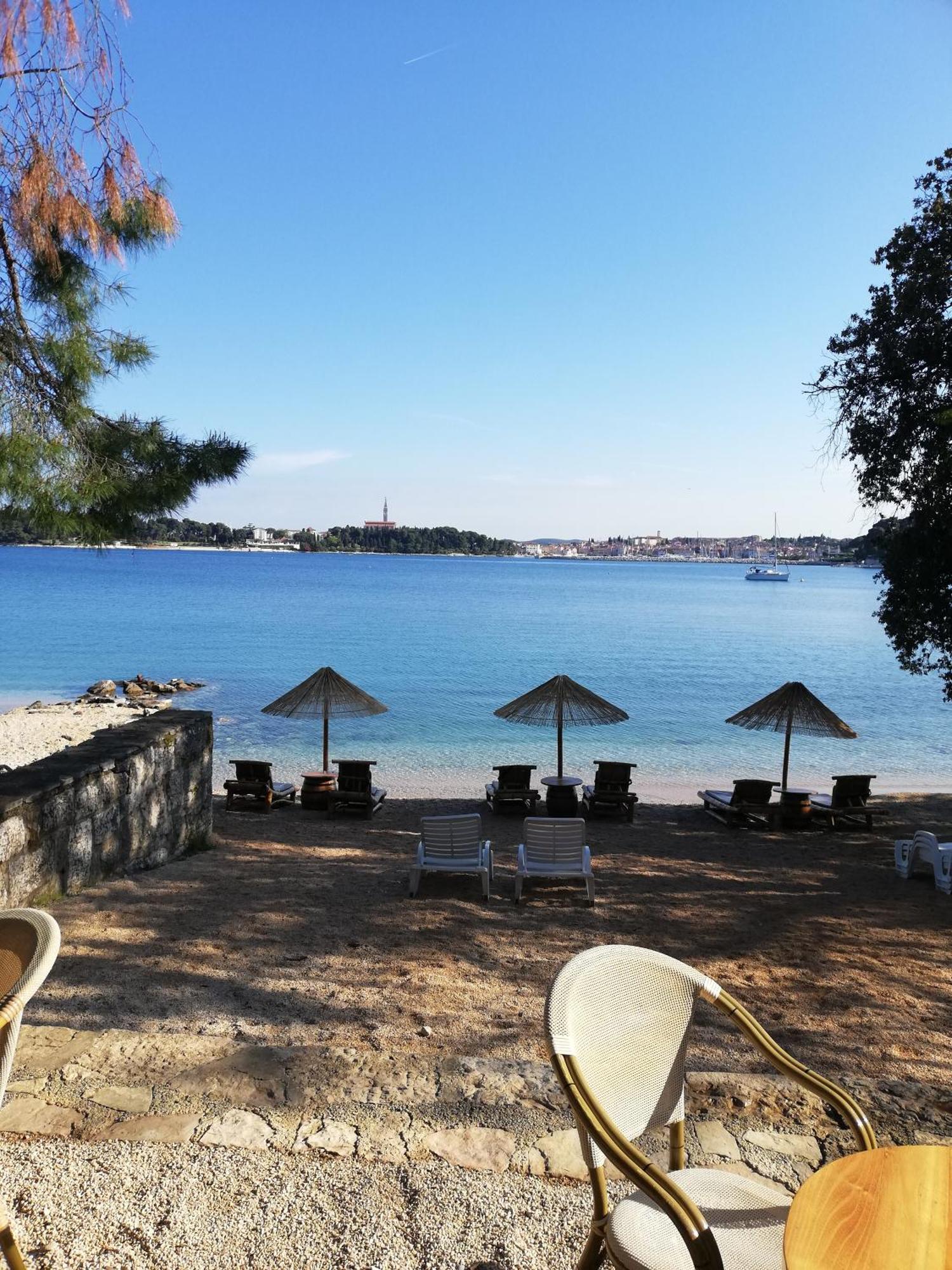 Apartments Poretti For 2,In Center Parking Free In The Yard,6 Min Beach Walk Rovigno Esterno foto
