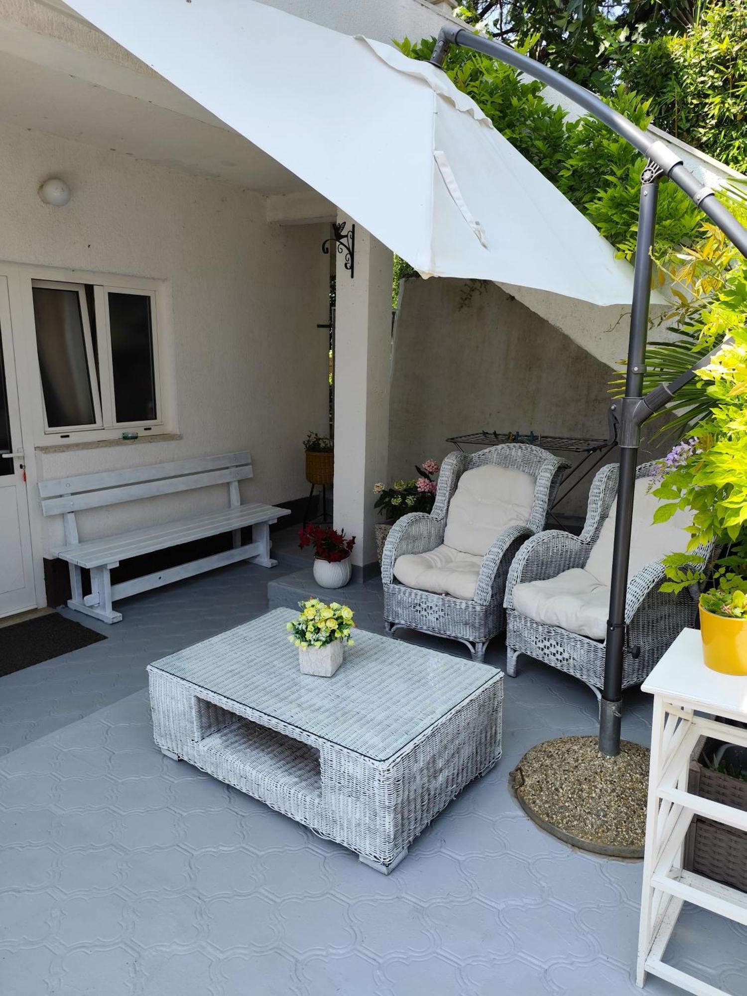 Apartments Poretti For 2,In Center Parking Free In The Yard,6 Min Beach Walk Rovigno Esterno foto