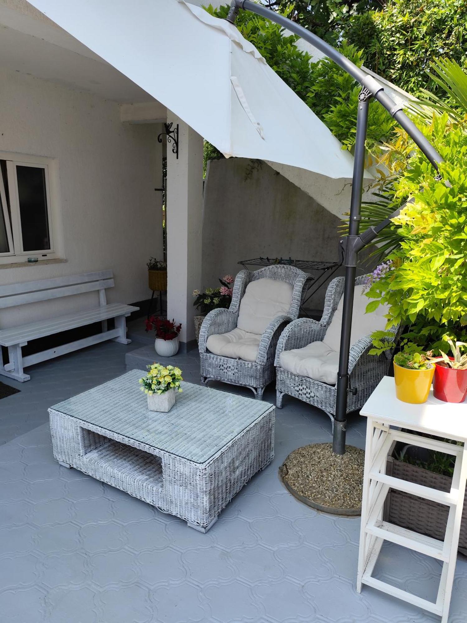 Apartments Poretti For 2,In Center Parking Free In The Yard,6 Min Beach Walk Rovigno Esterno foto