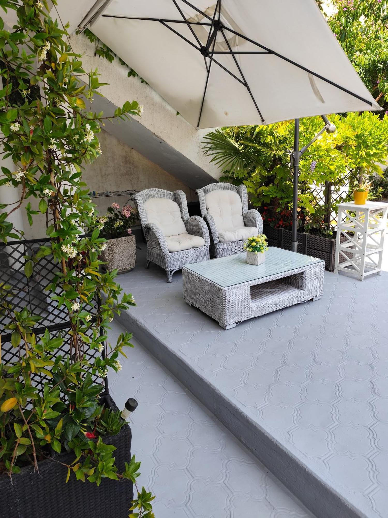 Apartments Poretti For 2,In Center Parking Free In The Yard,6 Min Beach Walk Rovigno Esterno foto